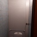 Роллета белого цвета в туалете в Москве